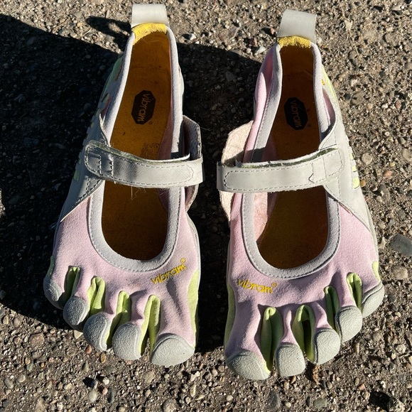 Vibram Shoes | Vibram Girls Five Fingers Toe Water Shoes 35 Pink US Size 4 | Color: Pink | Size: 4G | Estaban_Anthony's Closet